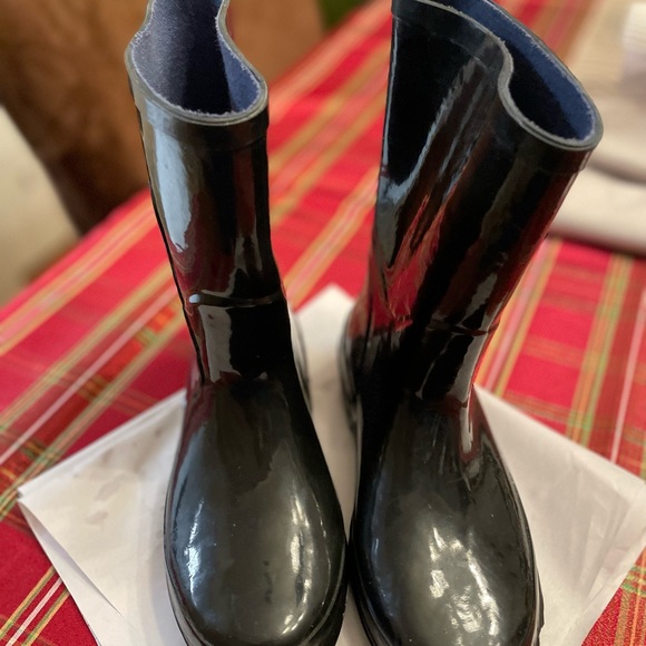 Gap kids unisex skull & crossbones hip rain boots size 4 black - Picture 2 of 4